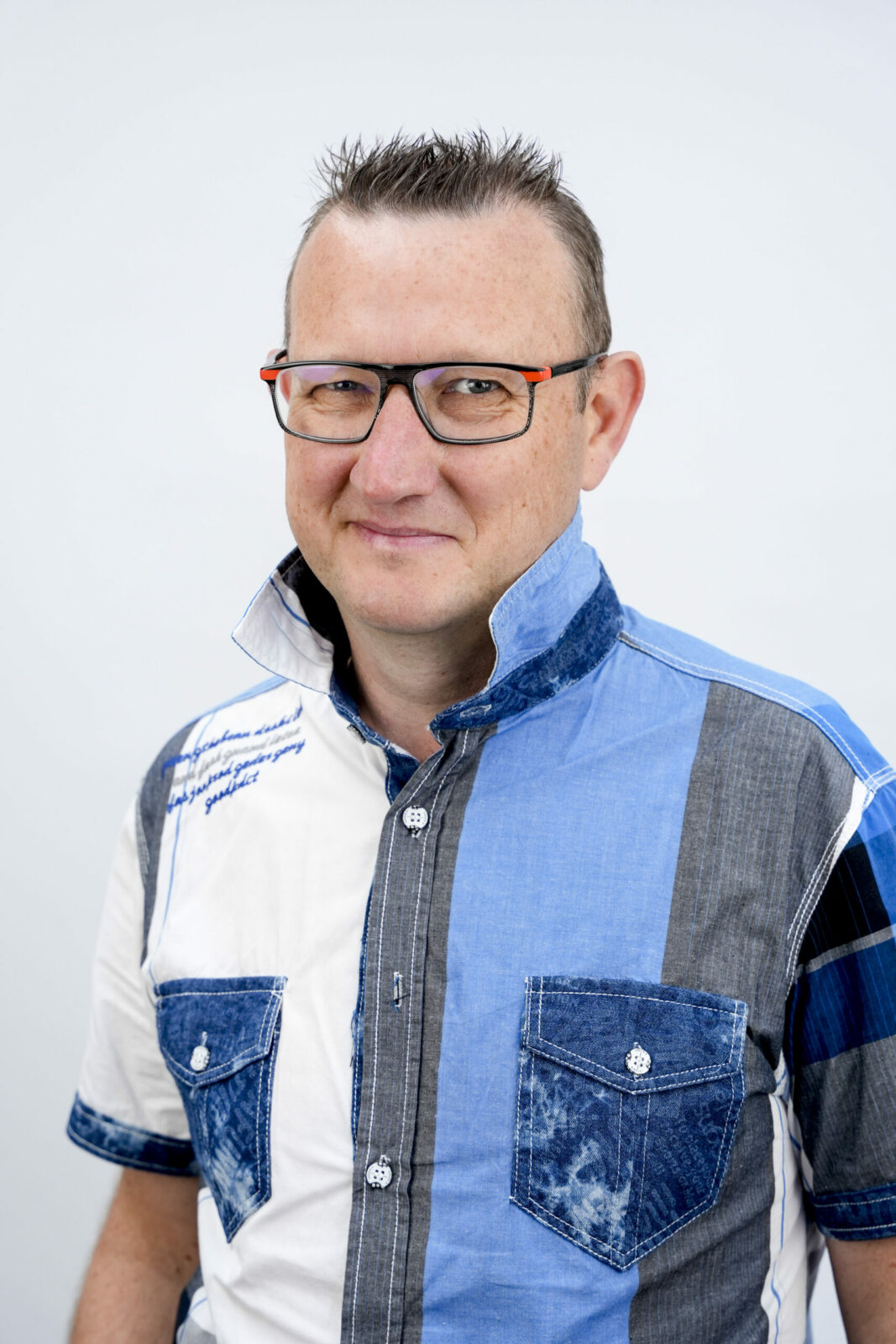 Frédéric Wieder, vidéaste, dans son studio de montage à Sailly-sur-la-Lys