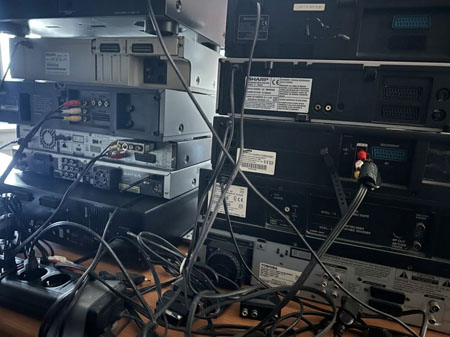 Connectique RCA, Péritel et S-Video à l&rsquo;arrière des magnétoscopes, studio 3V Movie